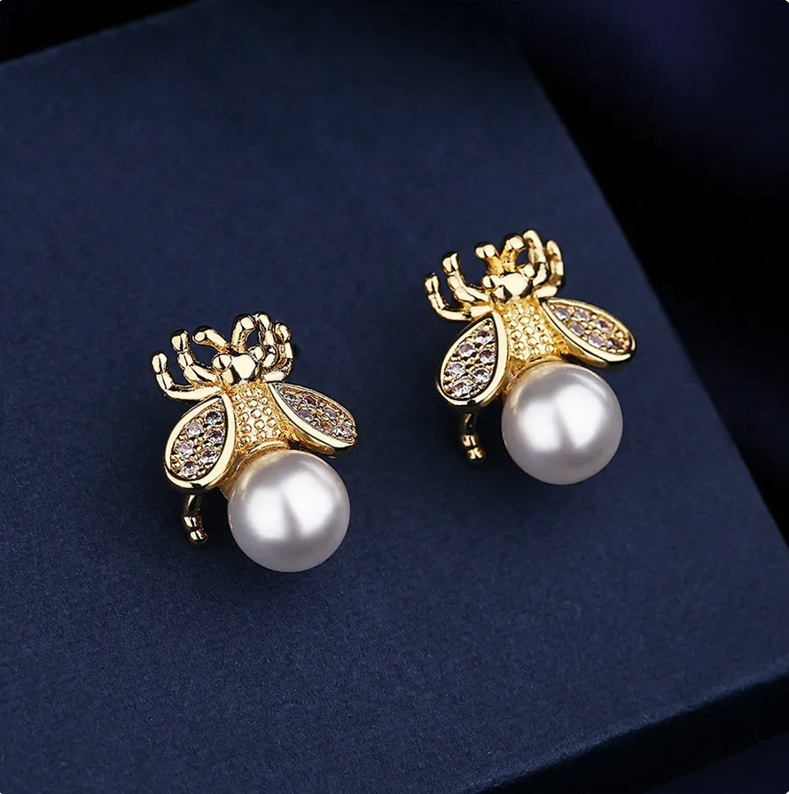 Pendientes abeja bañados en oro hechos a mano