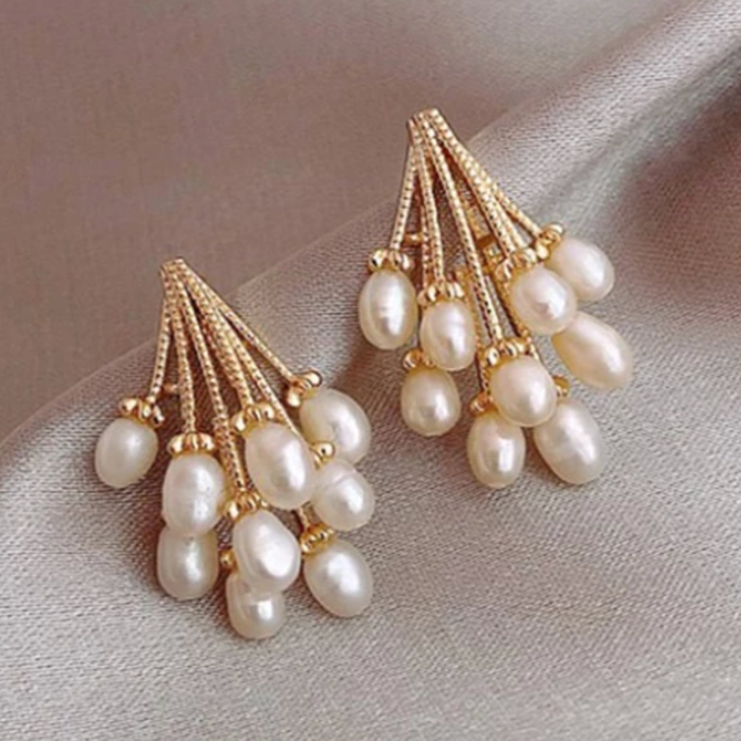 Pendientes artesanales de perlas naturales en forma de racimo