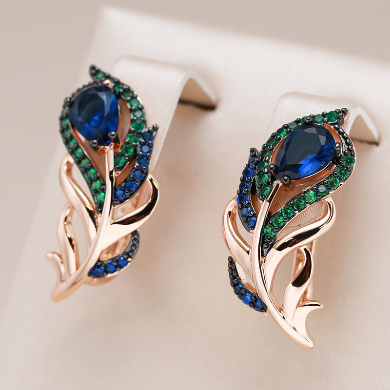 Pendientes de oro rosa de 18 quilates hechos a mano con plumas de pavo real Shappires
