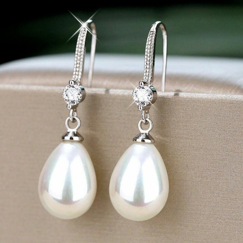 Pendientes de perlas naturales brillantes hechos a mano