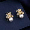 Pendientes abeja bañados en oro hechos a mano
