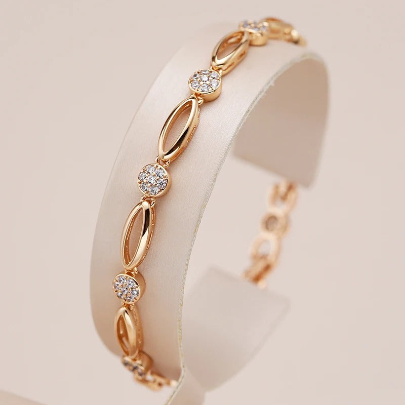 Fino bracelete de figuras ovaladas y circonitas blancas en baño de oro rosa de 18K