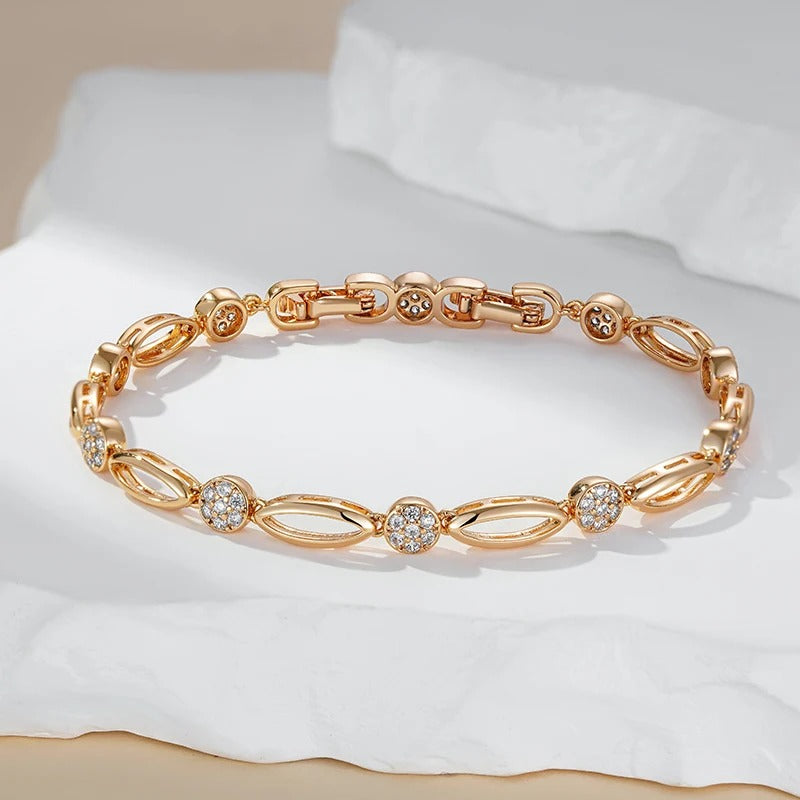 Fino bracelete de figuras ovaladas y circonitas blancas en baño de oro rosa de 18K